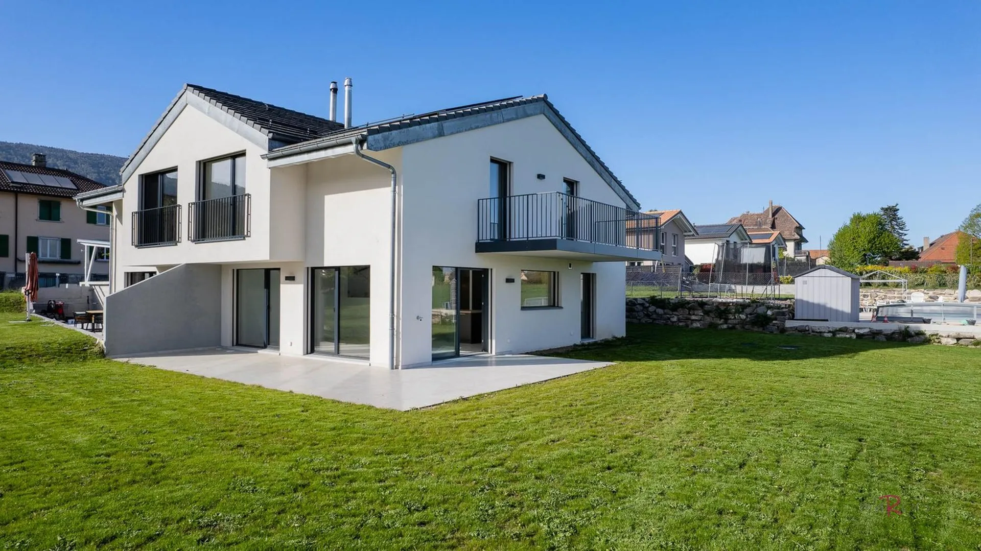 Appartement neuf avec beau jardin et panorama sur la chaîne des Alpes