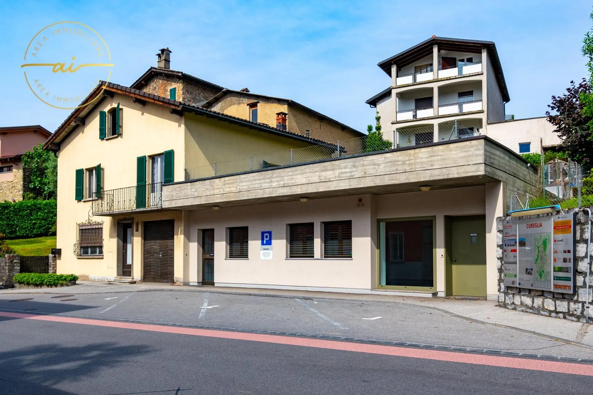 Casa unifamiliare con locale commerciale annesso