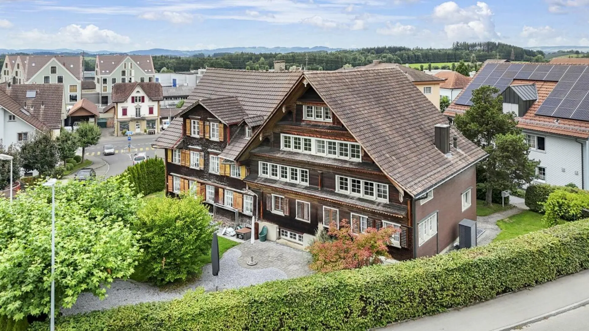Wohnen mit Charakter in einem bezaubernden Holz-Altbau