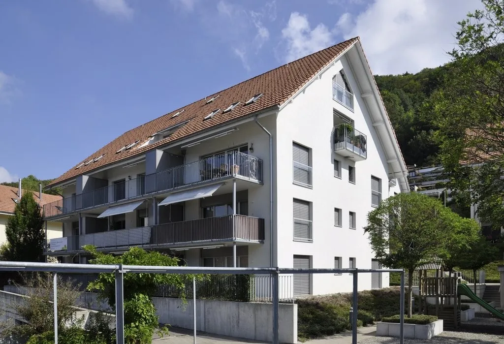 Sonnige, zweistöckige Wohnung mit Balkon beim Üetliberg