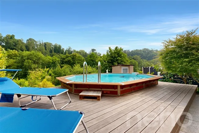 Prächtige Villa mit Pool in Orbe