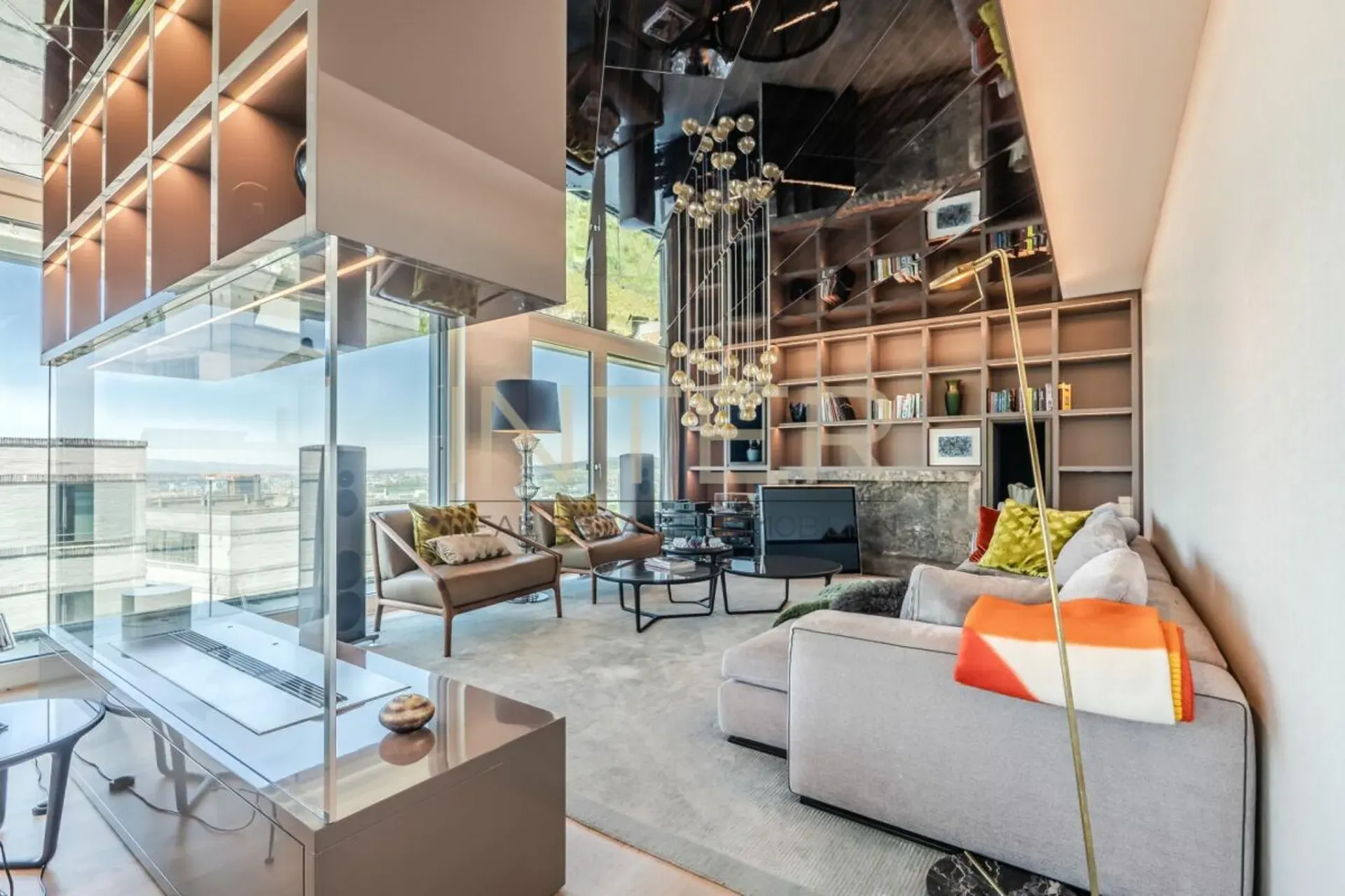 Exklusive 4.5-Zimmer-Terrassenwohnung mit direktem Liftzugang und See-, Berg- und Stadtsicht in Zug