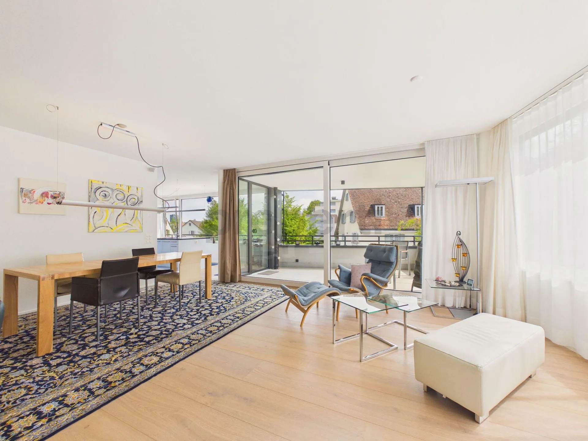Moderne 4.5-Zimmer-Wohnung mit Lift und Einstellplatz, Binningen