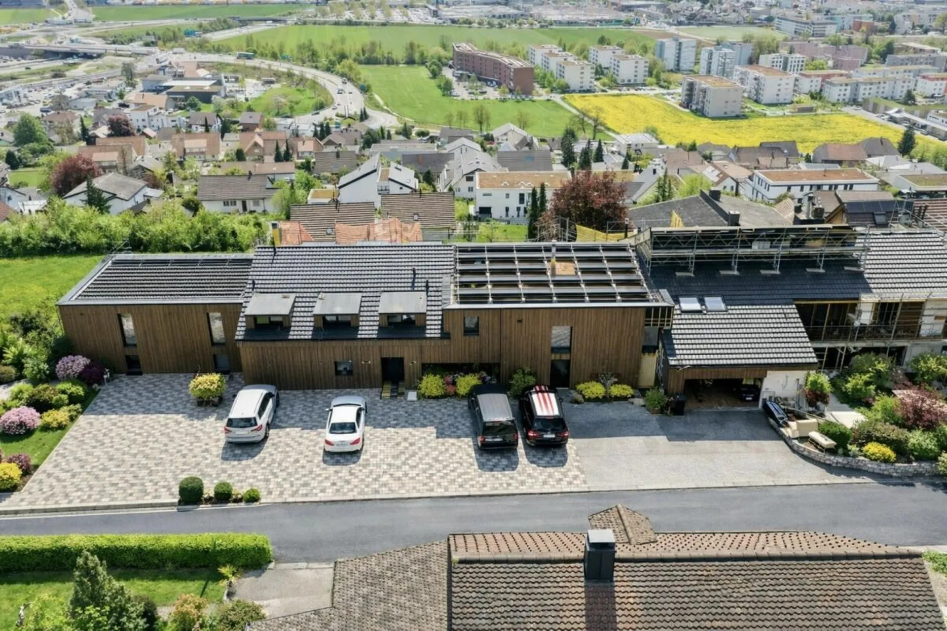 EXKLUSIVE 4.5 ZIMMER WOHNUNG MIT PANORAMA AUSSICHT UND GROSSEM AUSSENBEREICH
