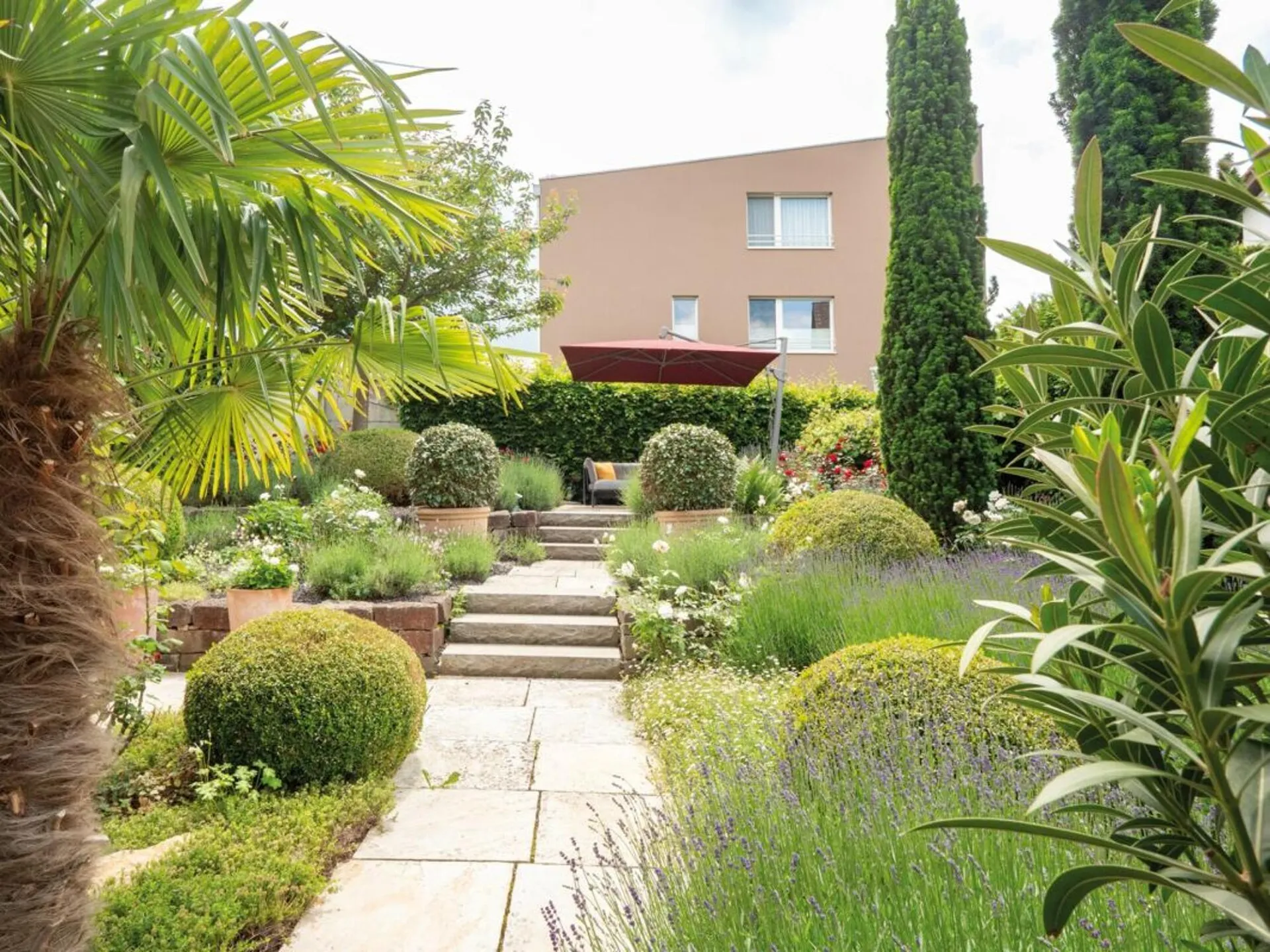 4.5 Room Maisonette Apartment with Dream Garden, Internal Lift Connection + Lots of Privacy