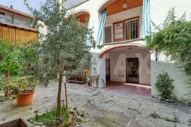 10 Room single house