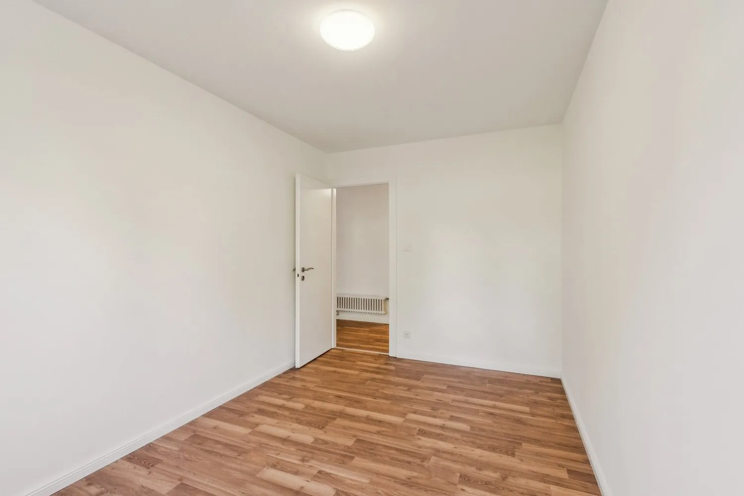 Appartement de 2 pièces entièrement rénové au 1er étage – disponible de suite