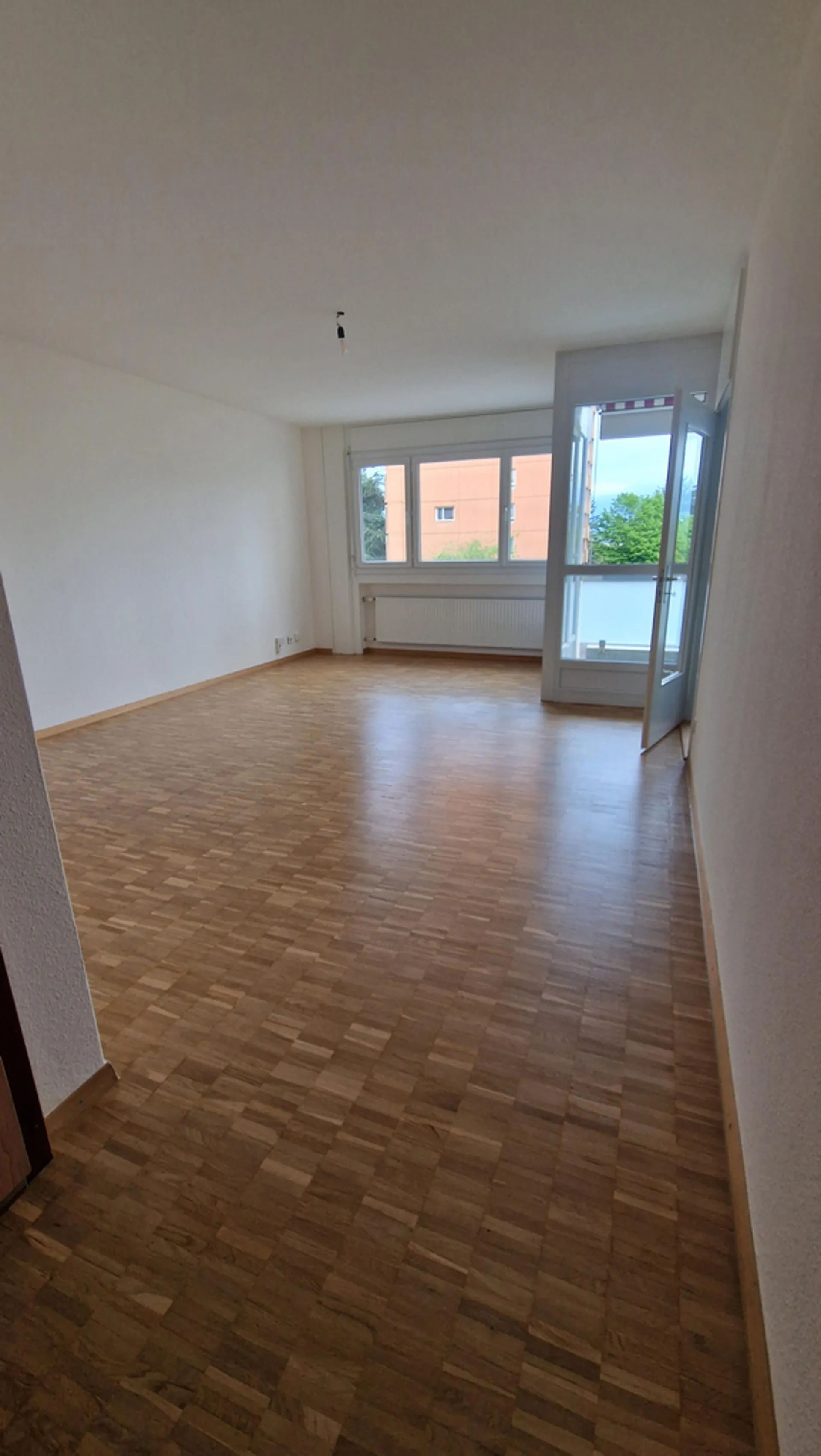 MEYRIN - cinq pièces avec balcon