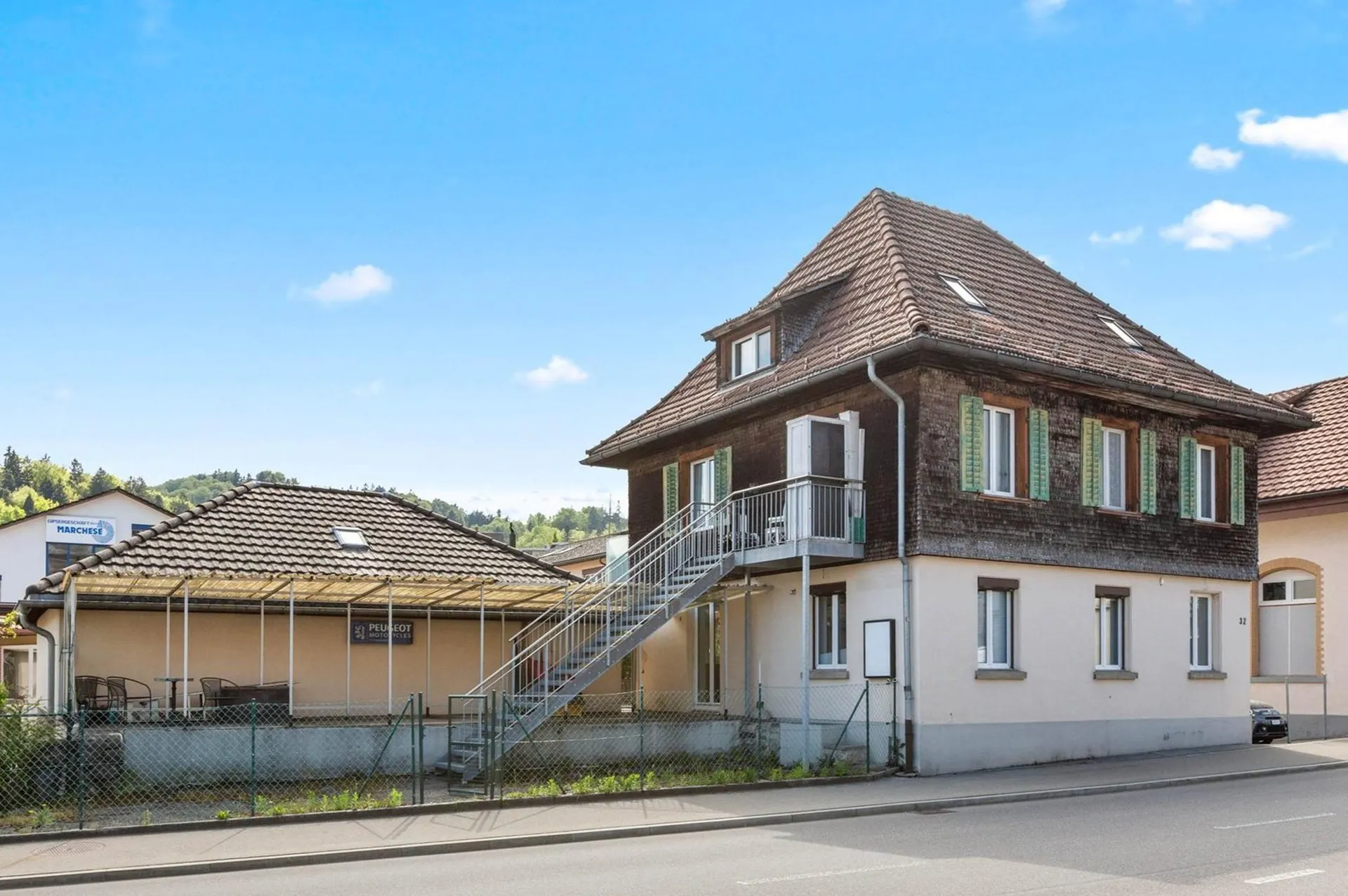 Residential and commercial building in 8637 Laupen ZH