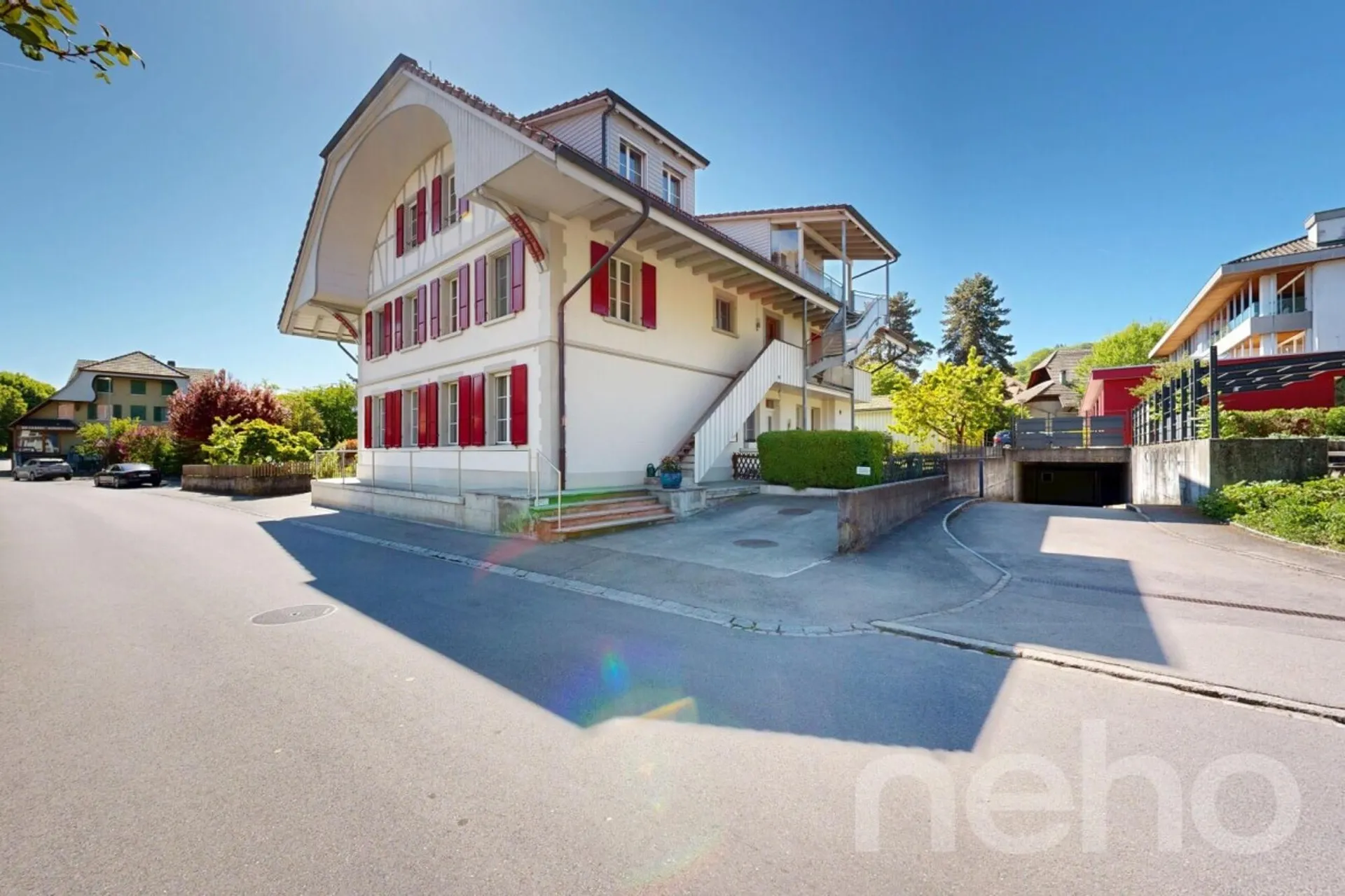 Appartement spacieux et charmant au dernier étage avec grand balcon