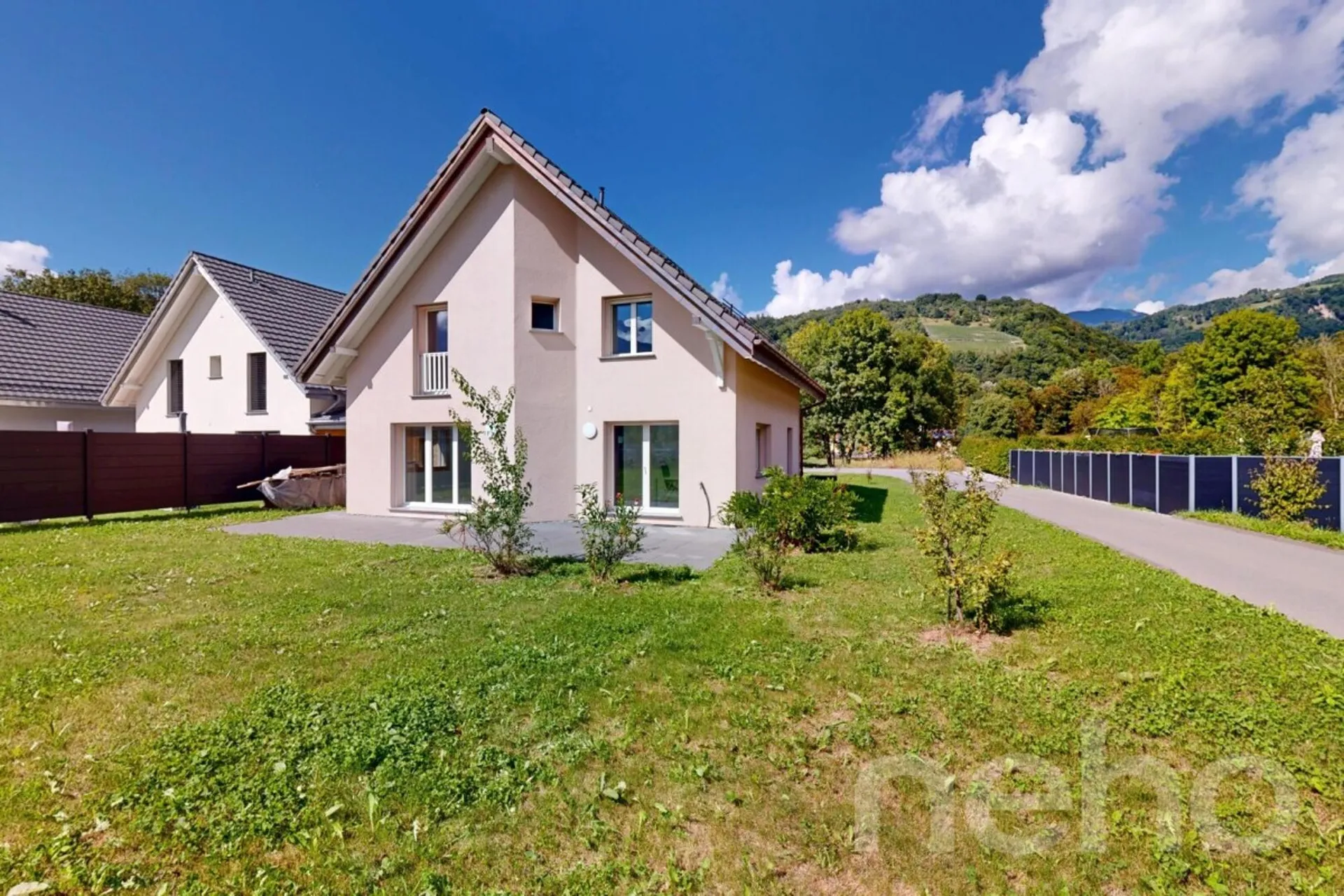 Schöne neue Villa mit 4 Zimmern, Dachboden und großer Keller