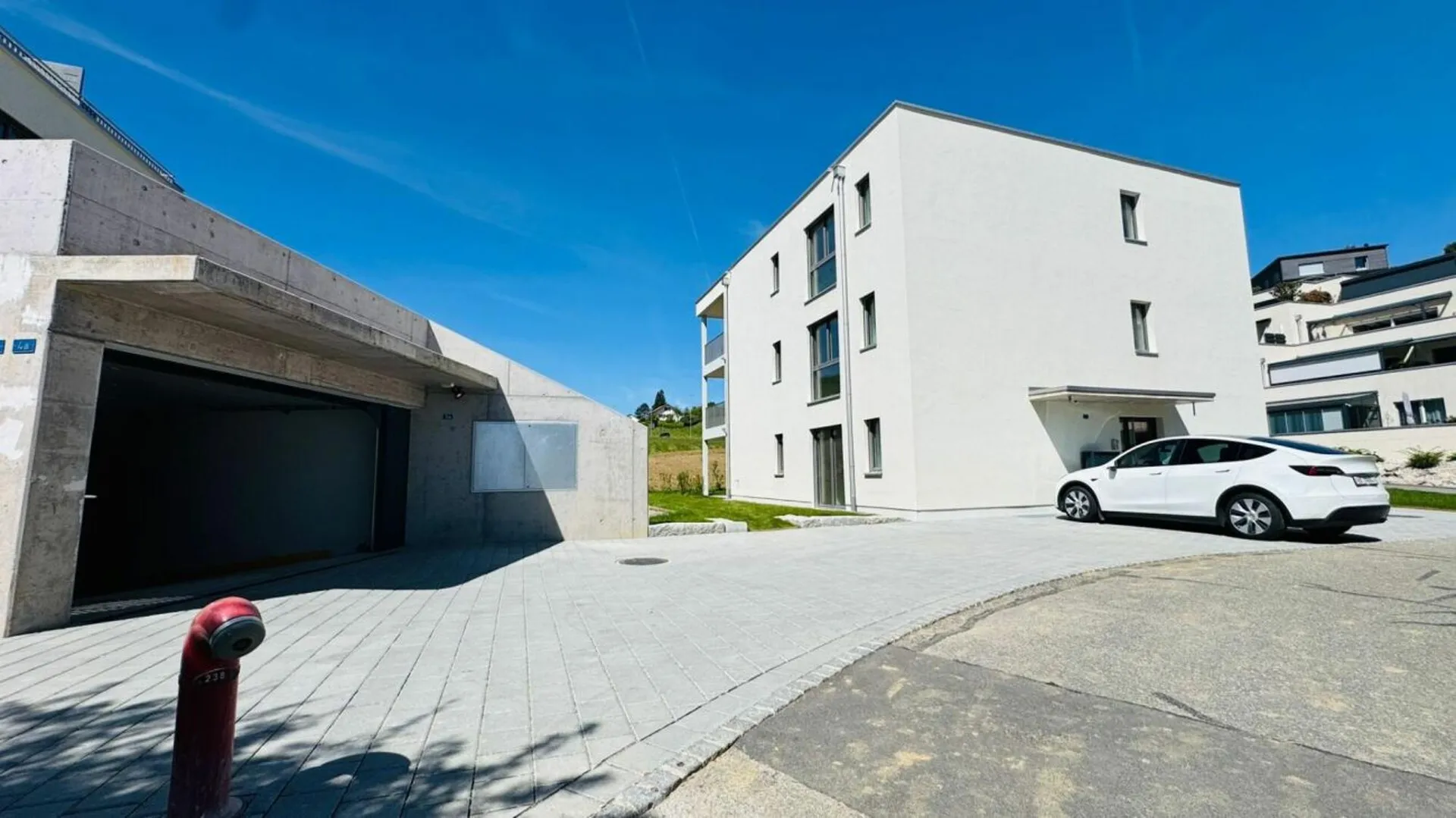 Neubau-Gartenwohnung (w1) mit Sitzplatz, Privatgarten, Lift, Keller und 1 AEHP