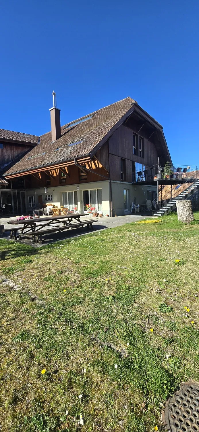 Attraktive 4½-Zimmer-Maisonette-Dachwohnung mit viel Platz und Charme und Fernsicht bis zum Chasseral