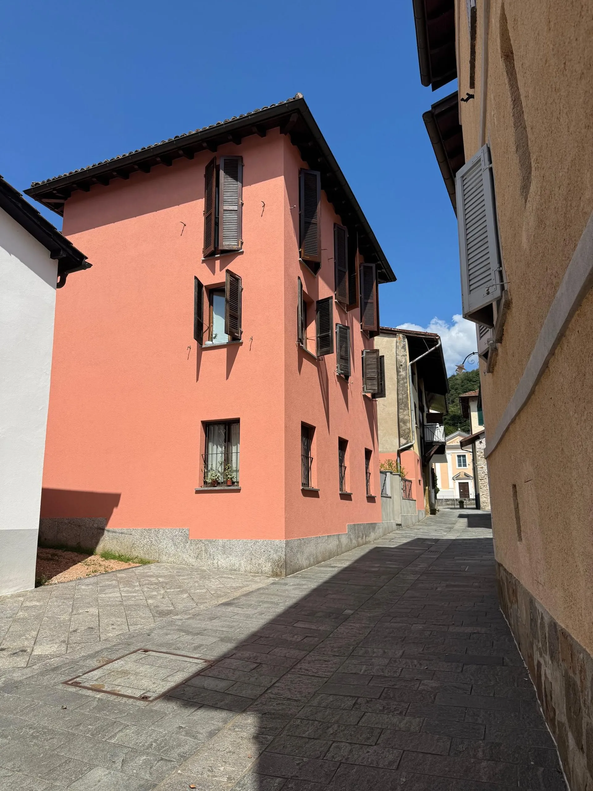 Affascinante appartamento di 2.5 locali nel cuore di Vezia in casa storica