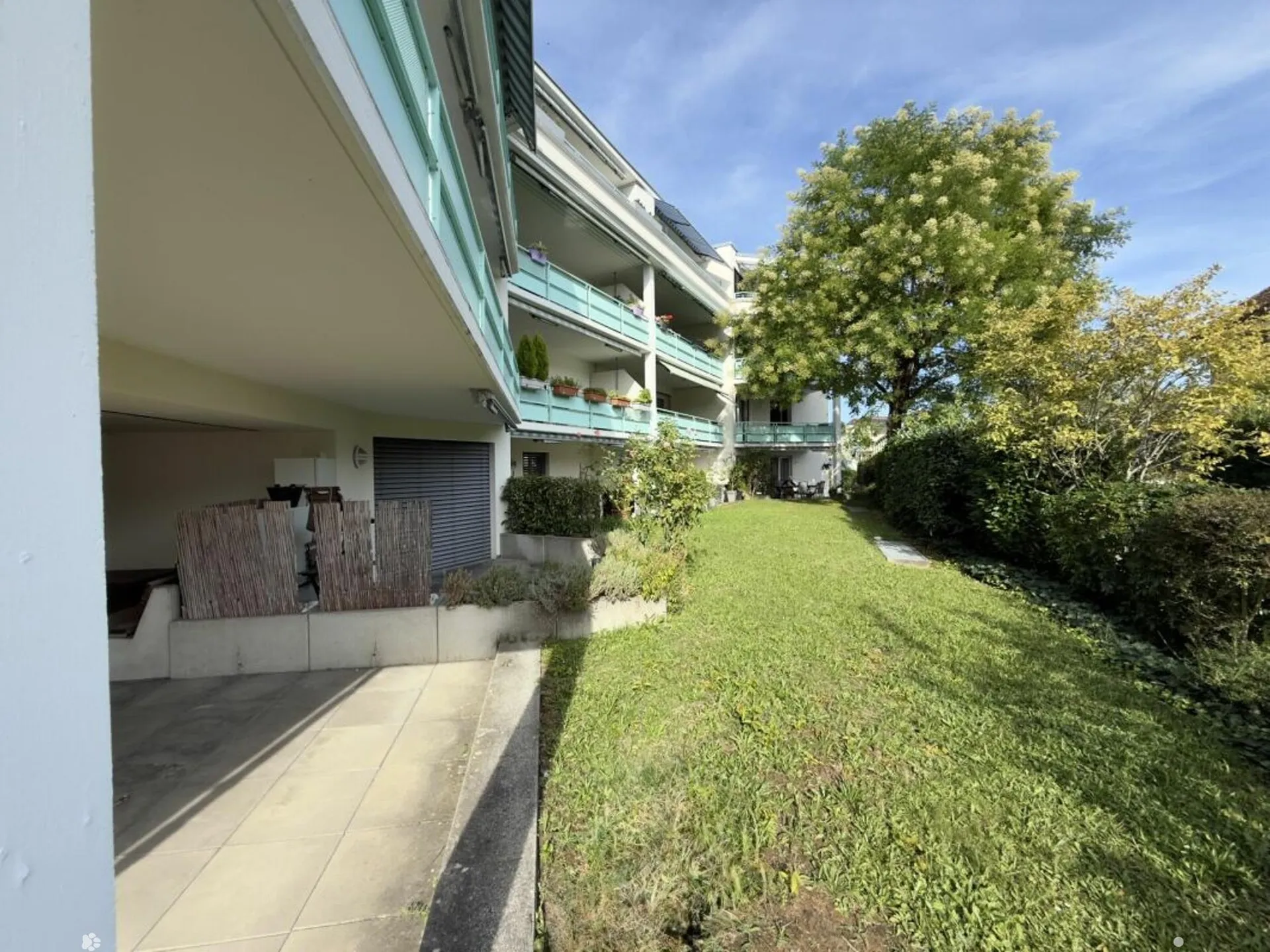 GROSSZÜGIGE WOHNUNG IN ZENTRALER LAGE