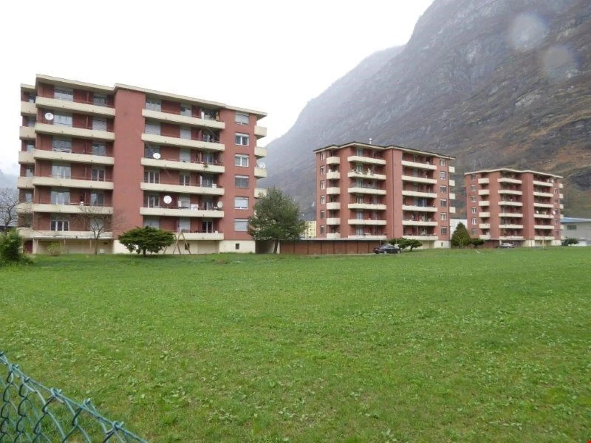 Appartamento 2.5 locali moderno a Biasca con vista sulle montagne