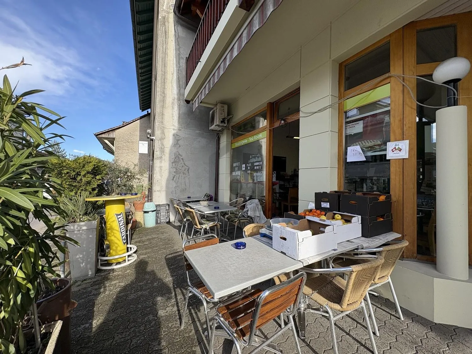 TEA-ROOM AU CENTRE DE BERNEX !