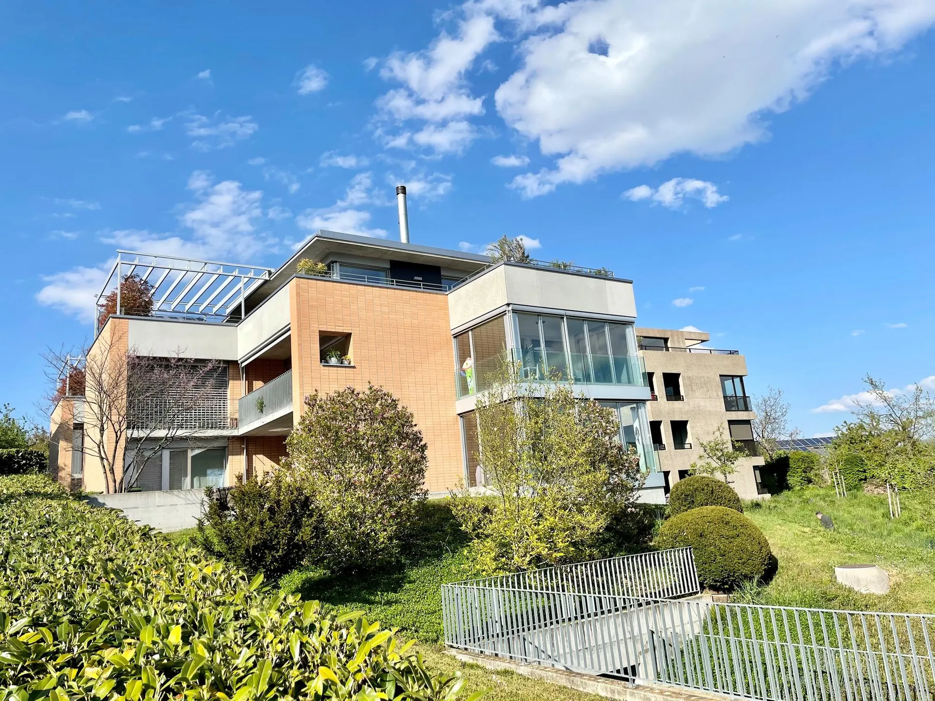 Very modern and high-quality apartment in a central and quiet location