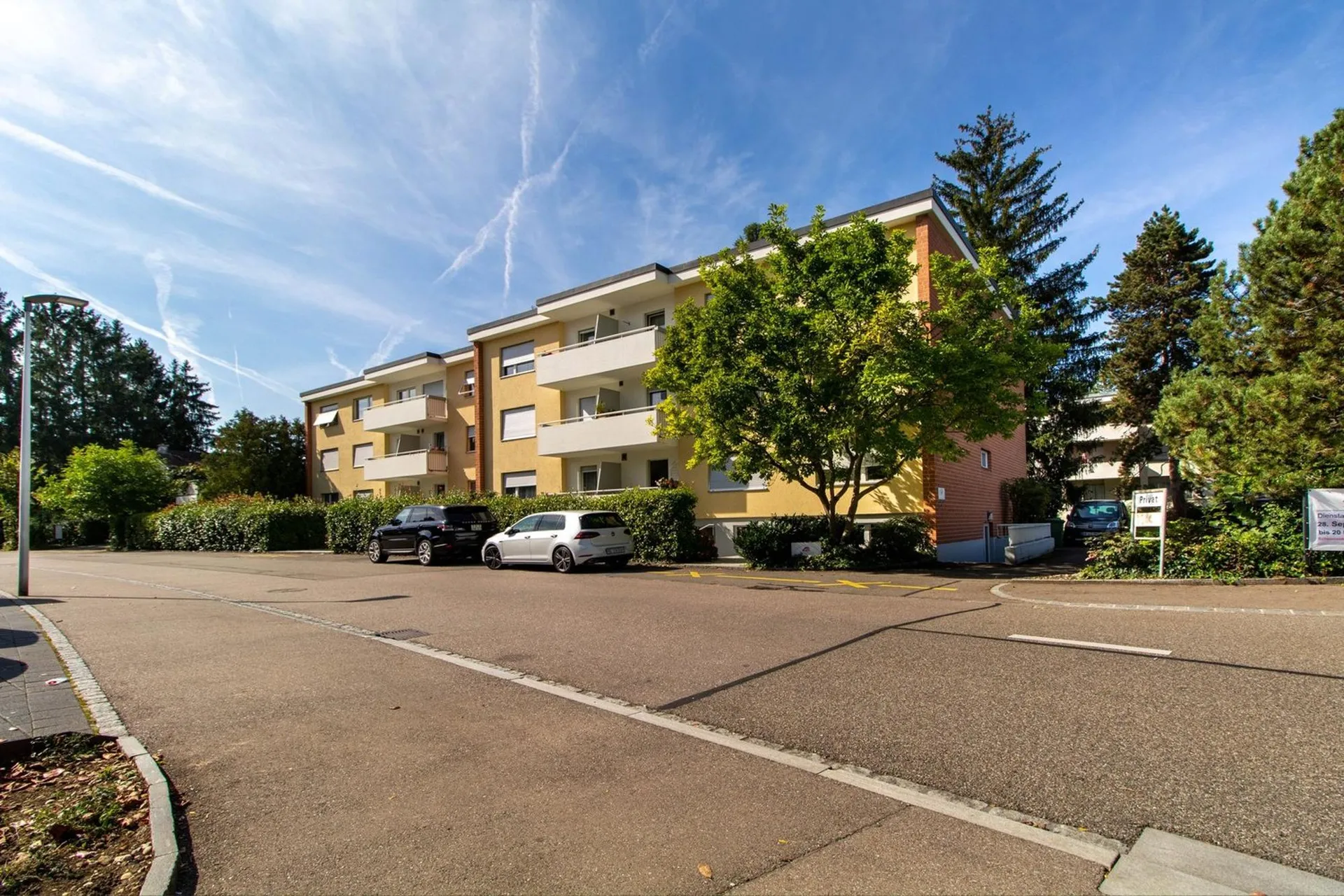 Ampio appartamento di 4 locali (103m²) luminoso con torre di lavanderia privata a Reinach-Dorf