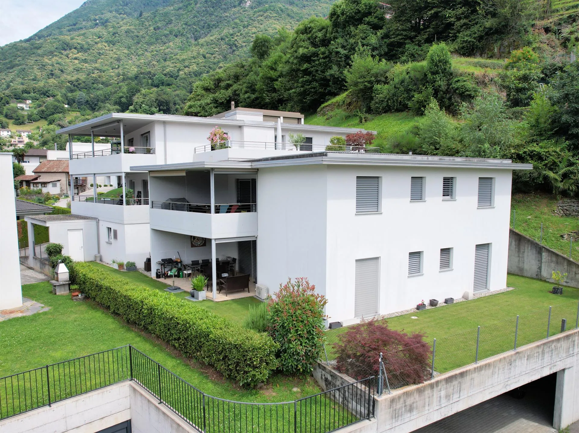 Esclusivo appartamento con giardino sulla collina di Daro