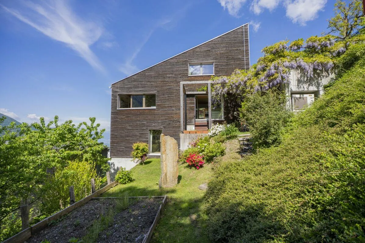 Design-Villa im Grünen mit atemberaubender Aussicht
