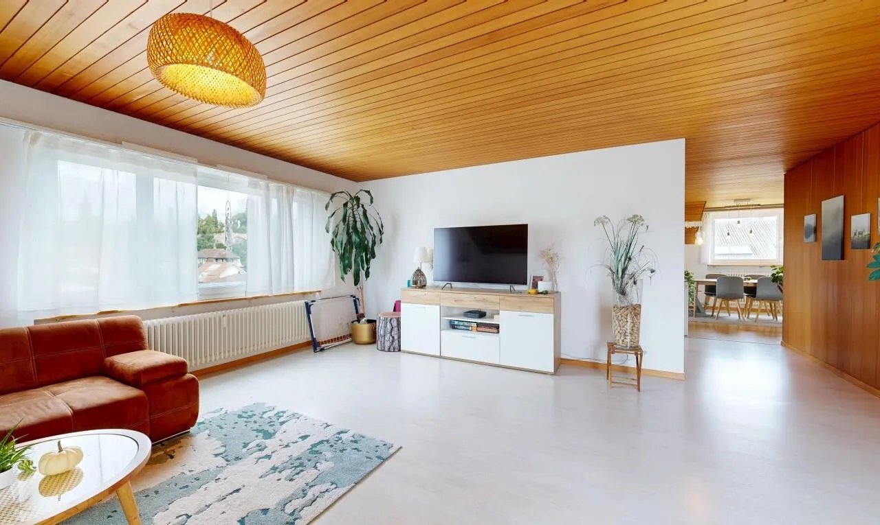 Preiswerte Dachwohnung an ruhiger Lage