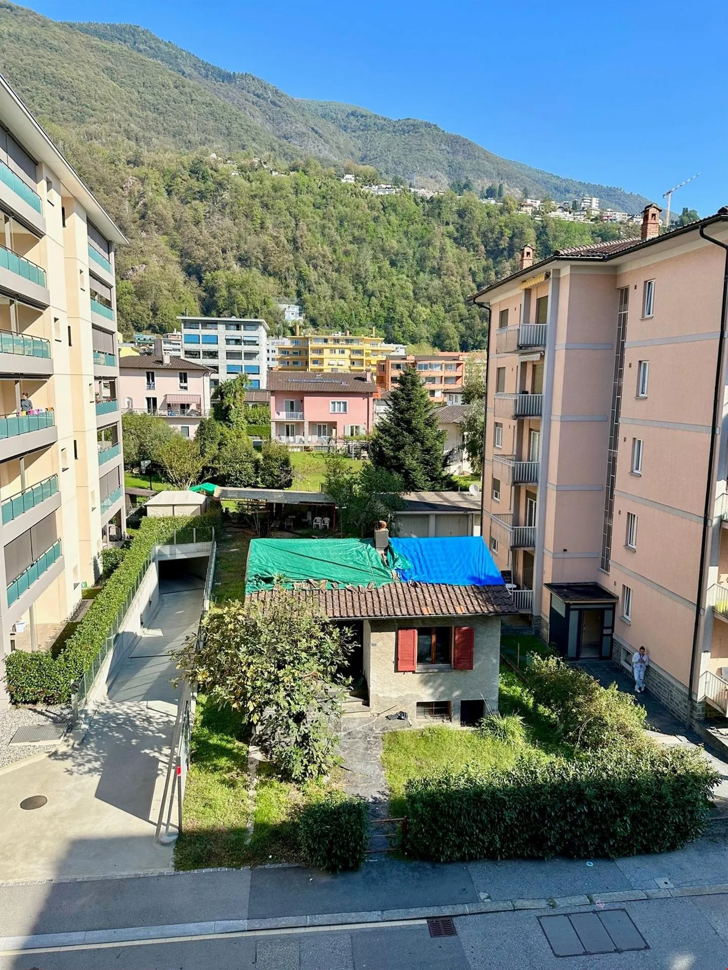 Casetta con terreno edificabile
