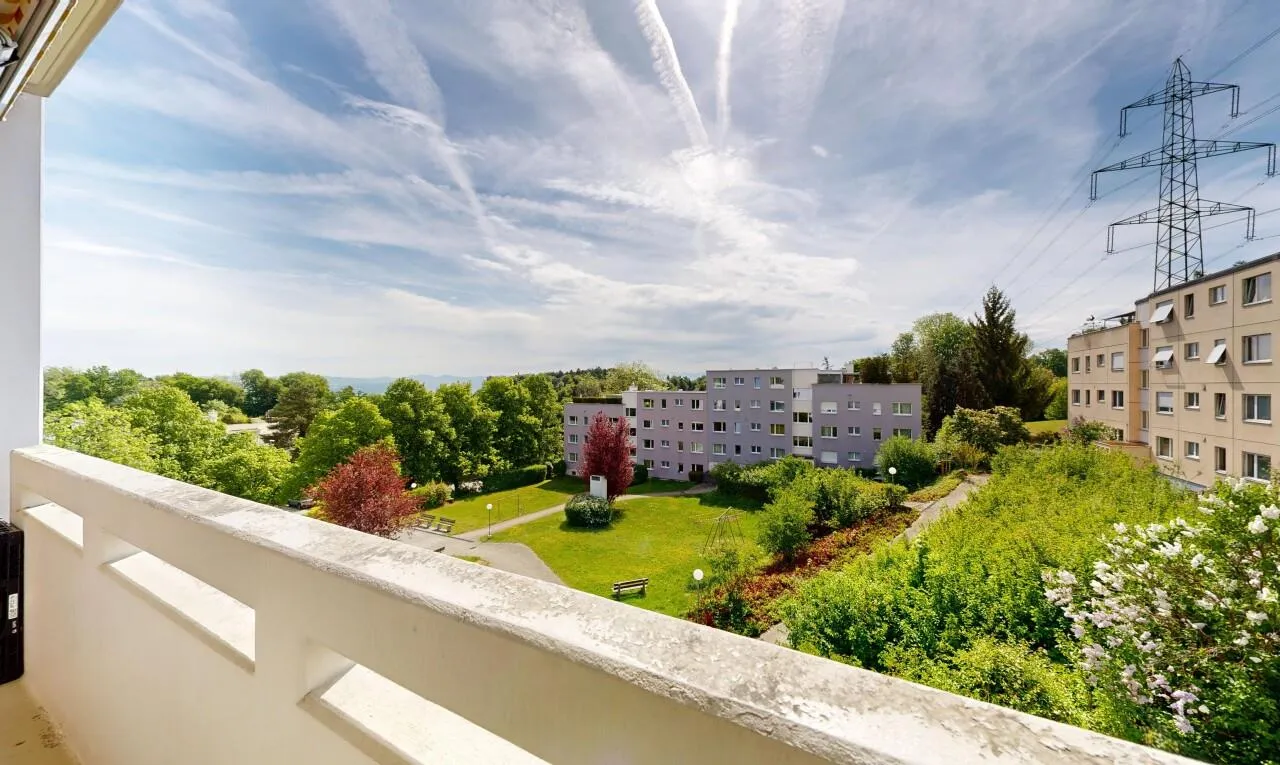 Ruhig gelegene 5-Zimmer-Wohnung mit Balkon und Tiefgaragenplatz