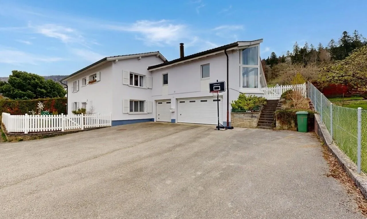 Superbe villa familiale, piscine intérieure, terrasses et vue forêt