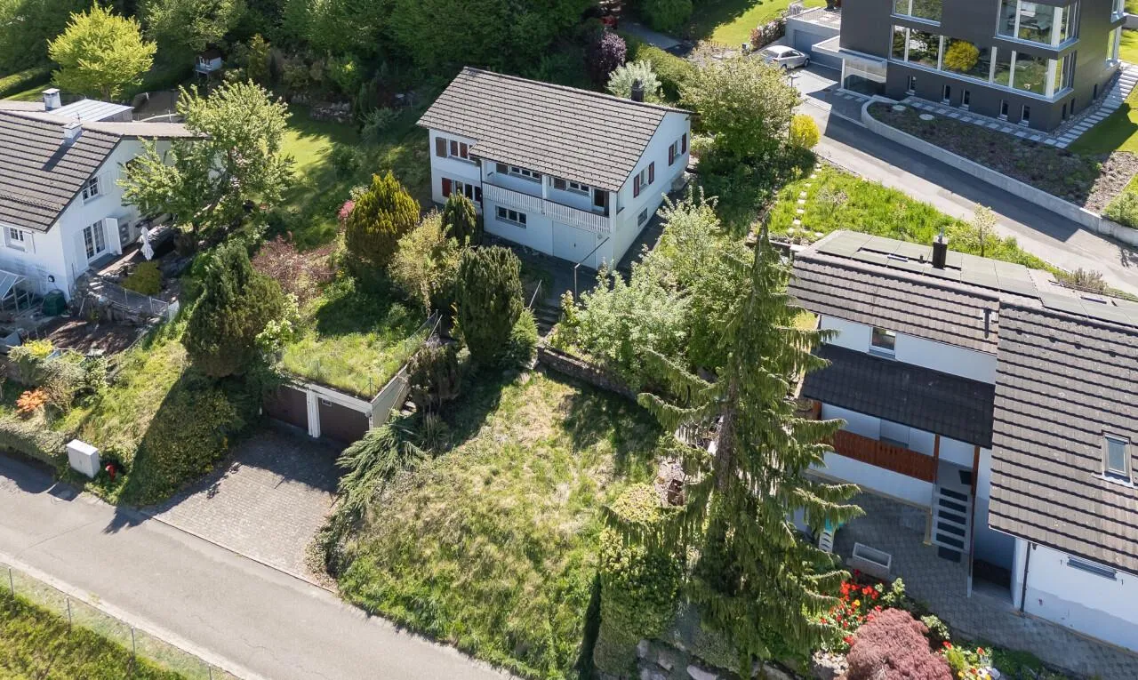 5-Zimmer Haus mit Charme und grossem Garten - mit Neubaupotenzial