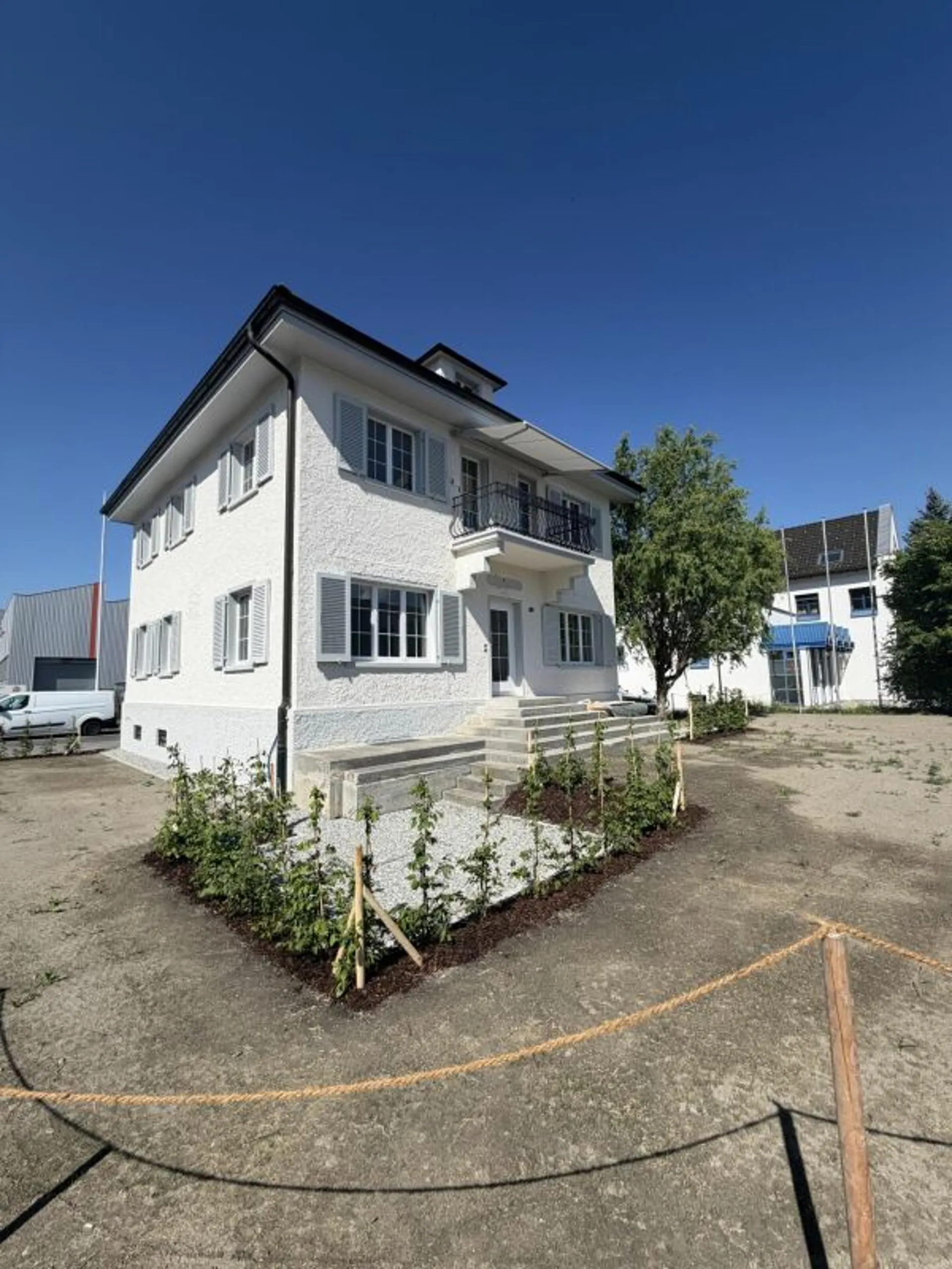 Newly renovated 4.5-room villa apartment with garden