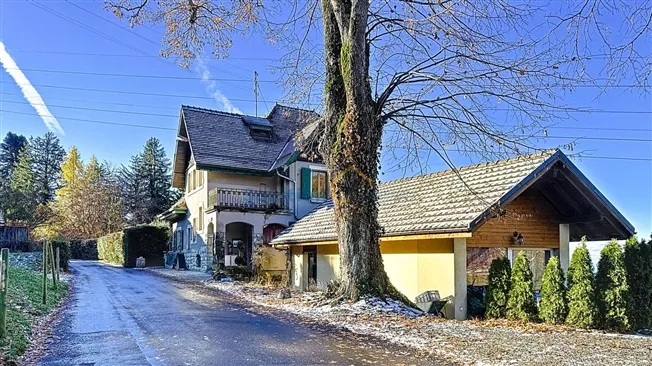 Großes Haus mit 2 Einheiten
