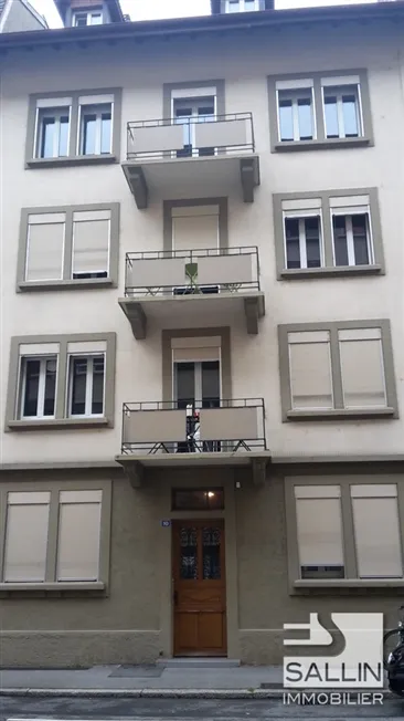 WOHNUNG
VON 31/2 STÜCKEN
IN DER NÄHE ALLER ANNEHMLICHKEITEN