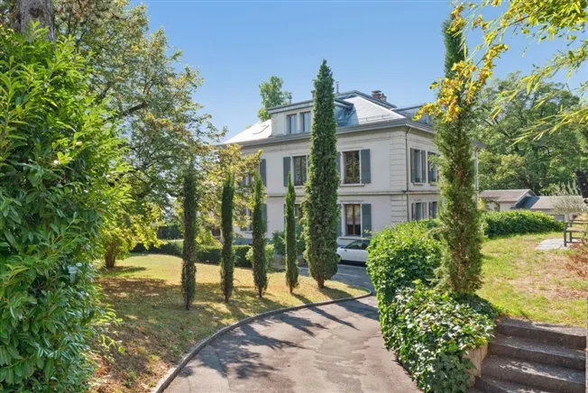 SELTENE PERLE IM HERZEN VON VEVEY IN EINEM HERRENHAUS