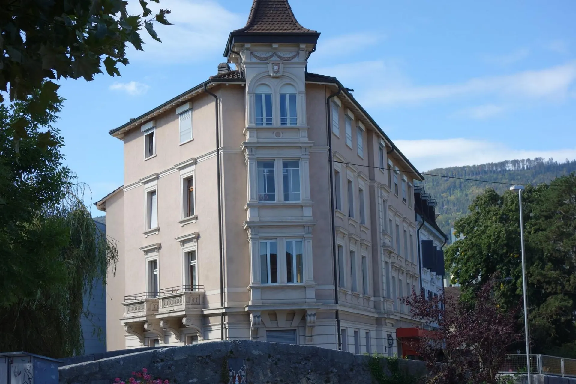 Appartement luxueux non meublé dans un quartier calme et central – Avec télévision 65 pouces offerte