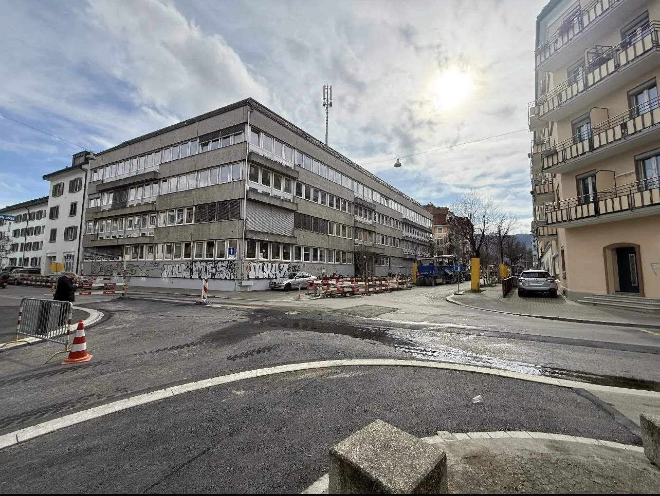 AUSSEN- UND TIEFGARAGEN PARKPLÄTZE IN ZÜRICH NÄHE ALBISRIEDERPLATZ / AB 2.- CHF/H / AB 180.- CHF/MONAT