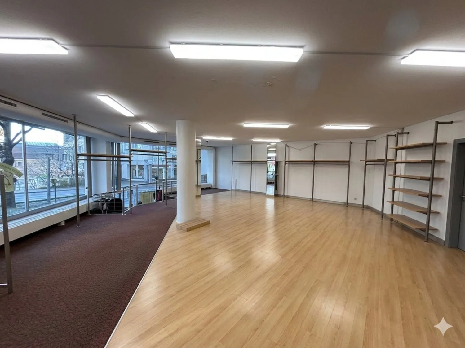 Commerce/Bureau de 357 m2 sur deux niveaux à deux pas de la gare de Lausanne