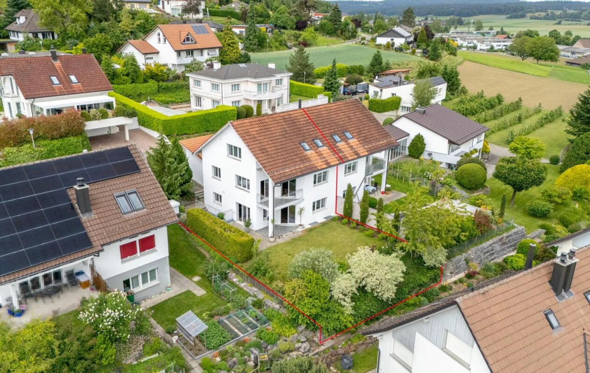 Casa a schiera moderna e luminosa di 6,5 locali in una posizione tranquilla con garage doppio e accesso diretto alla casa