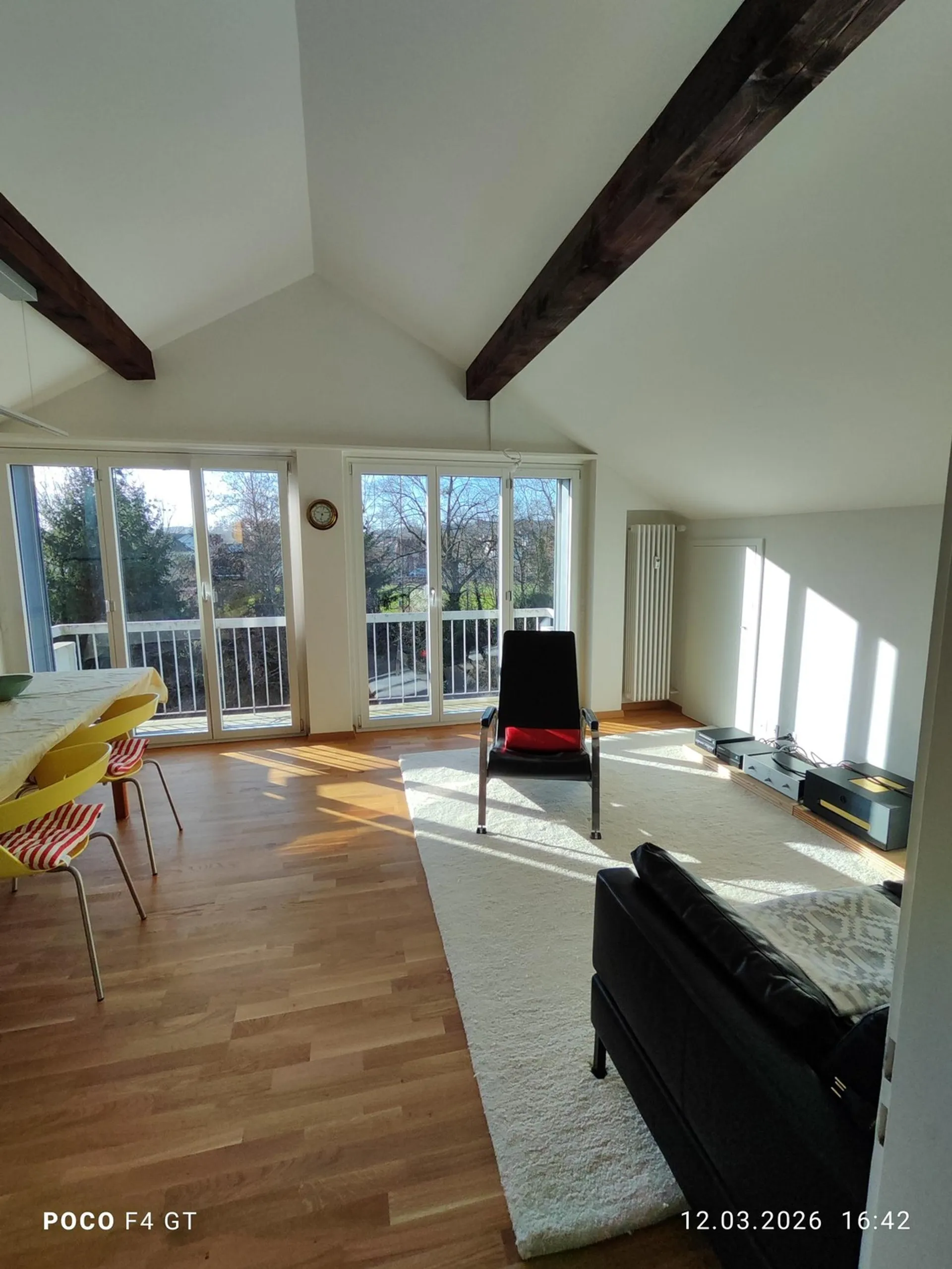 moderne 2-Zimmer-Dachwohnung in ruhiger Lage