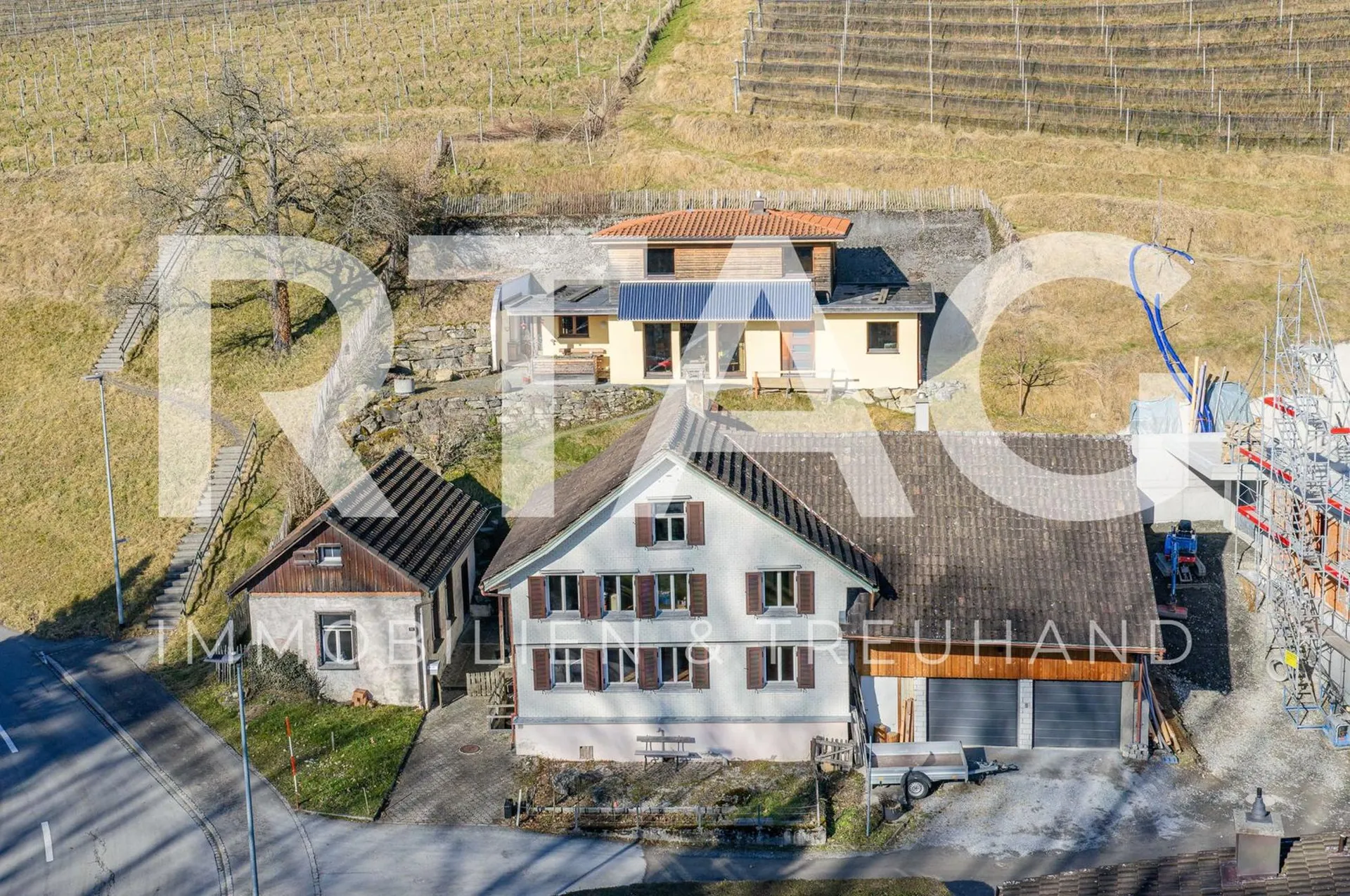 Detached house, residential house with barn and Stickerhüsli