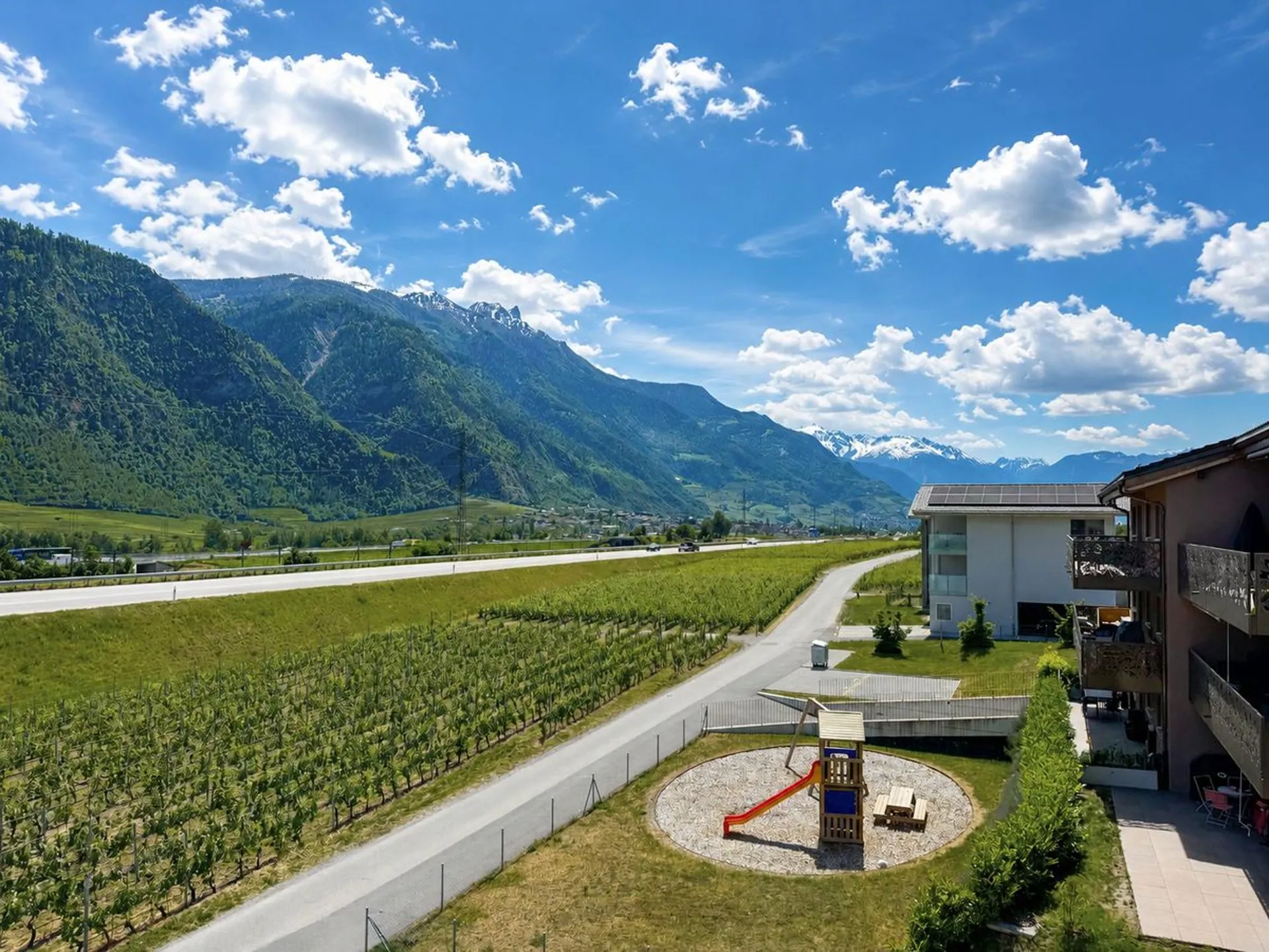 Attique de 3,5 pièces avec grand balcon et vue à St-Pierre-de-Clages