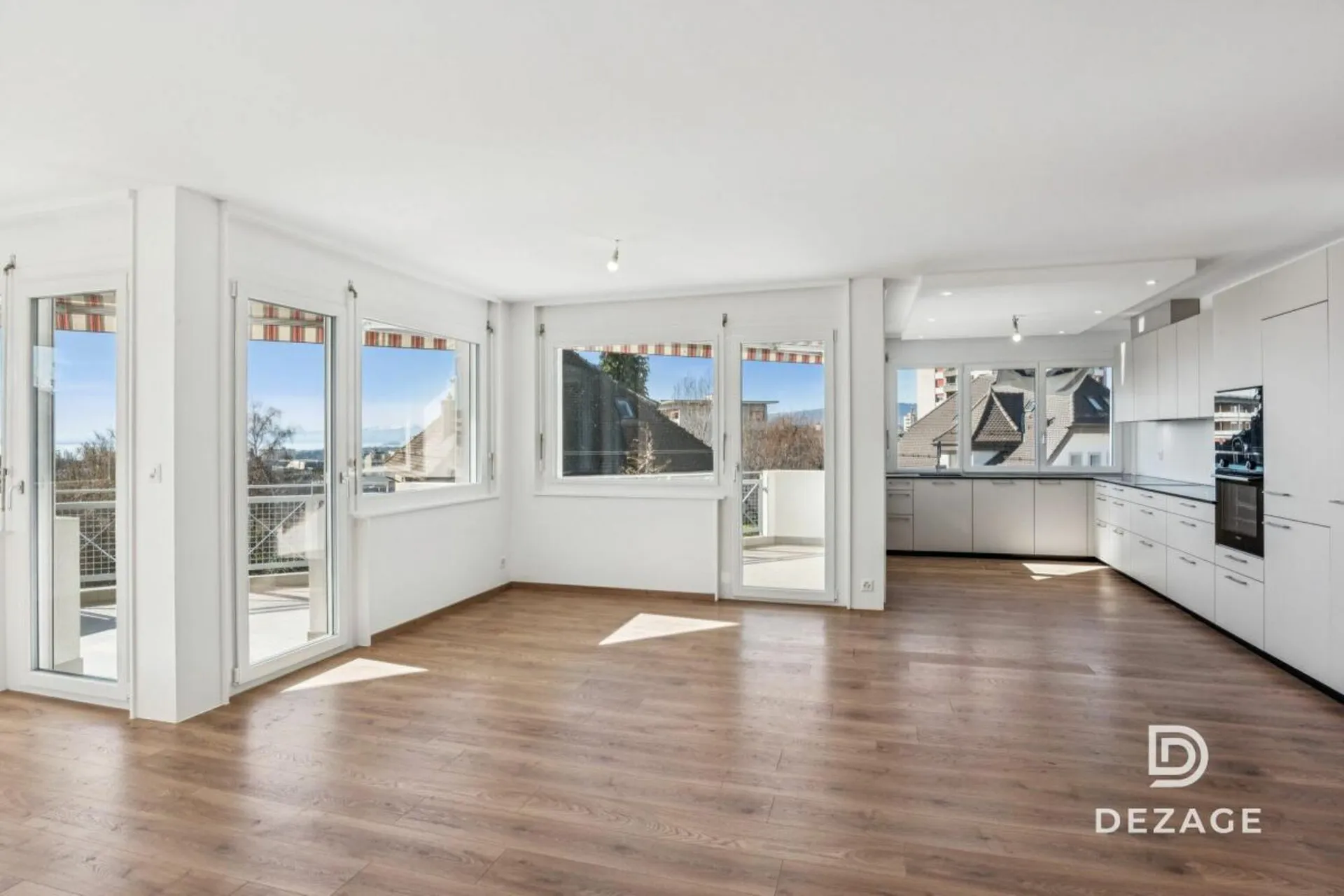 Vaste appartement familial rénové avec vue lac et studio indépendant