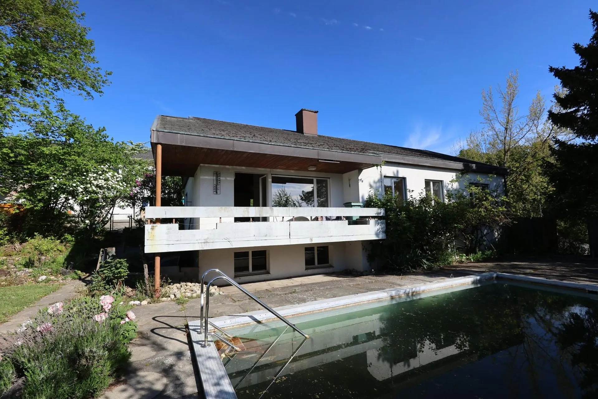 Casa unifamiliare con garage e piscina a Kyburg-Buchegg