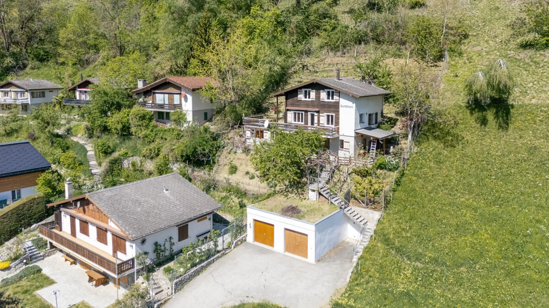 Chalet mit drei Wohnungen an sonniger Lage in Mörel