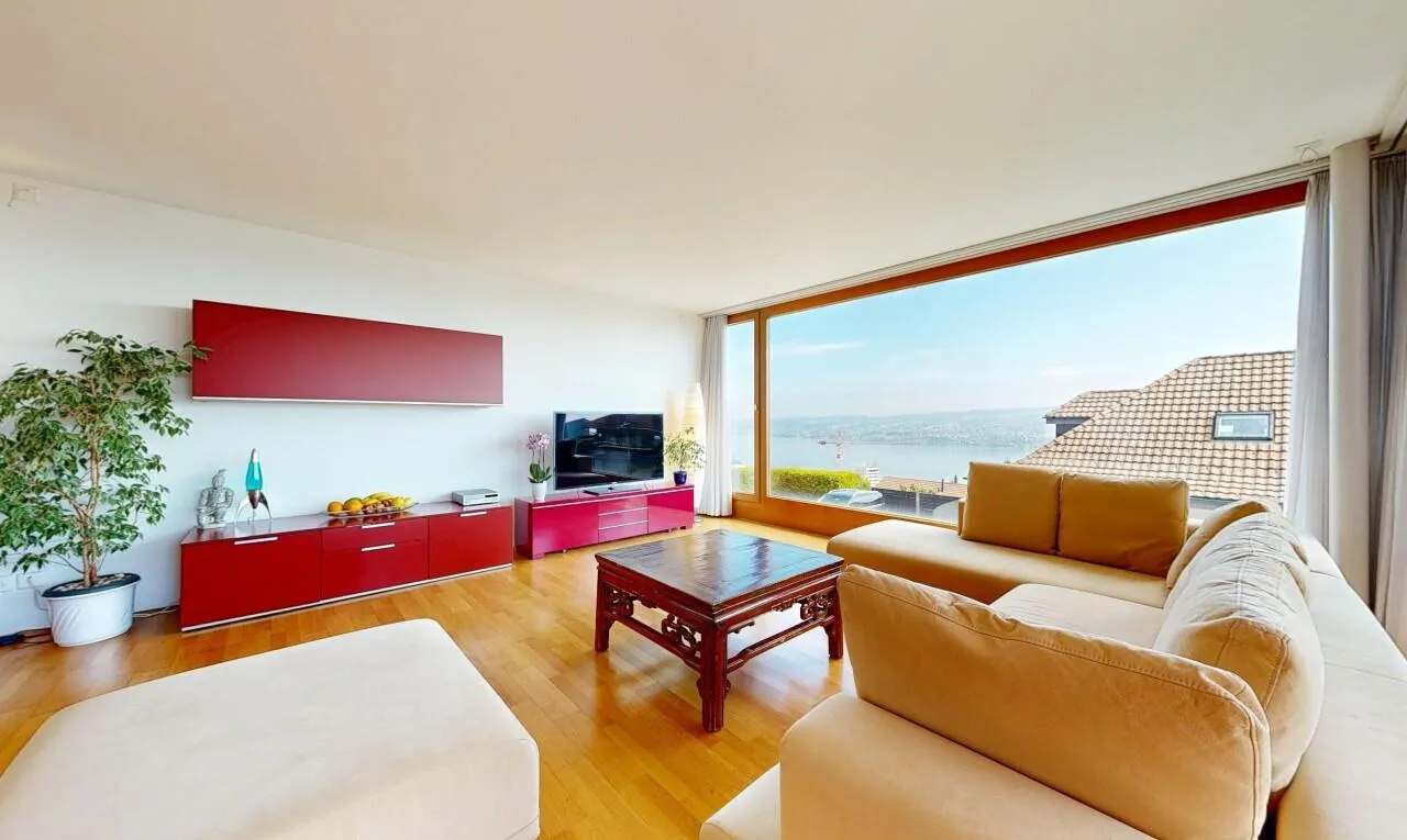 Lichtdurchflutete 5.5-Zimmer-Terrassenwohnung mit Panorama-Seesicht
