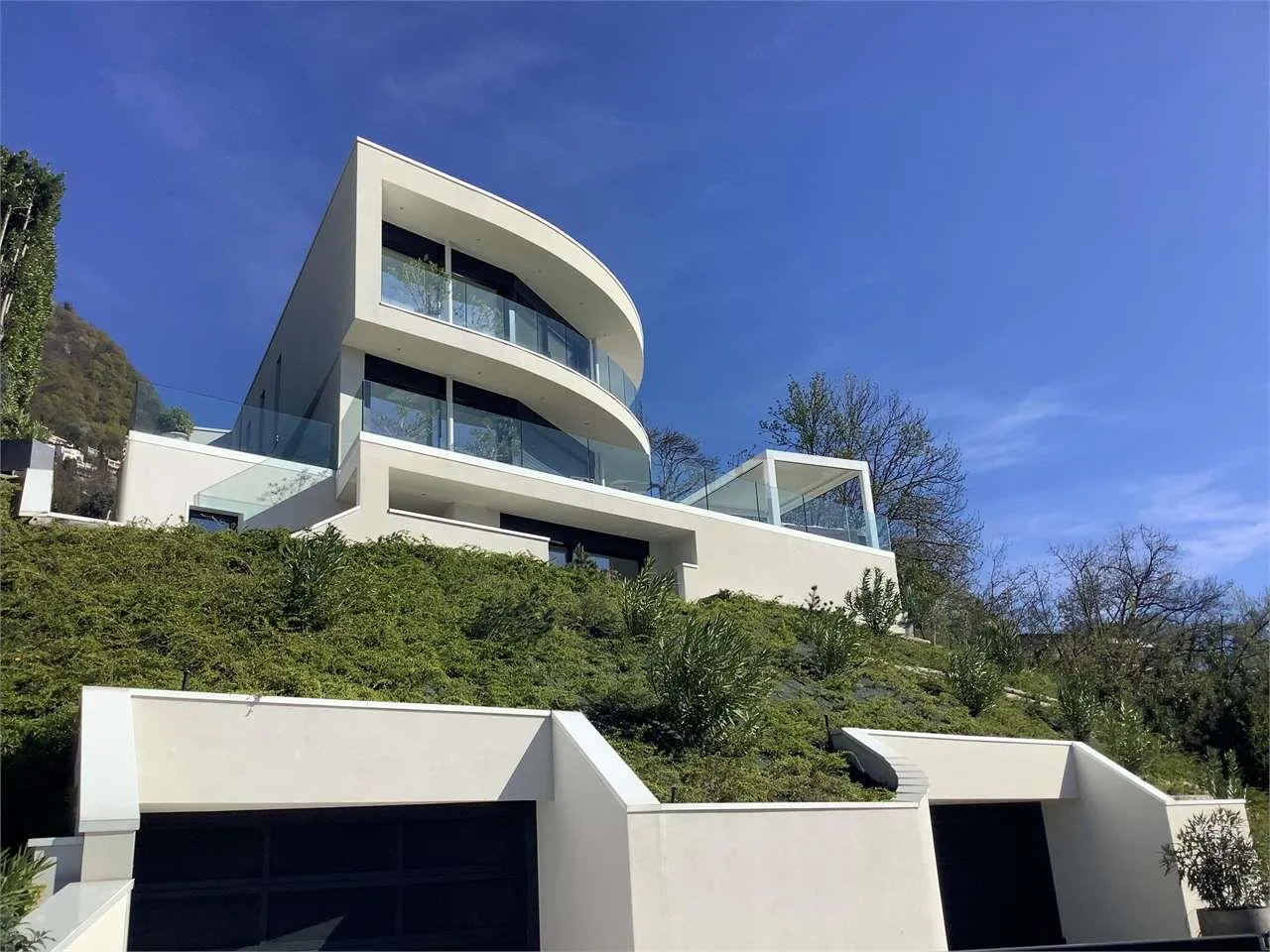 Lugano Albonago, moderna villa con piscina e vista lago