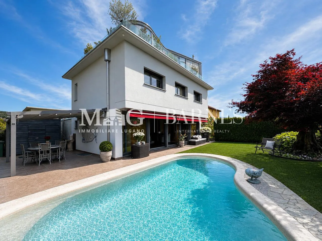 Mendrisio, Stabio: Grande casa unifamiliare con giardino e piscina