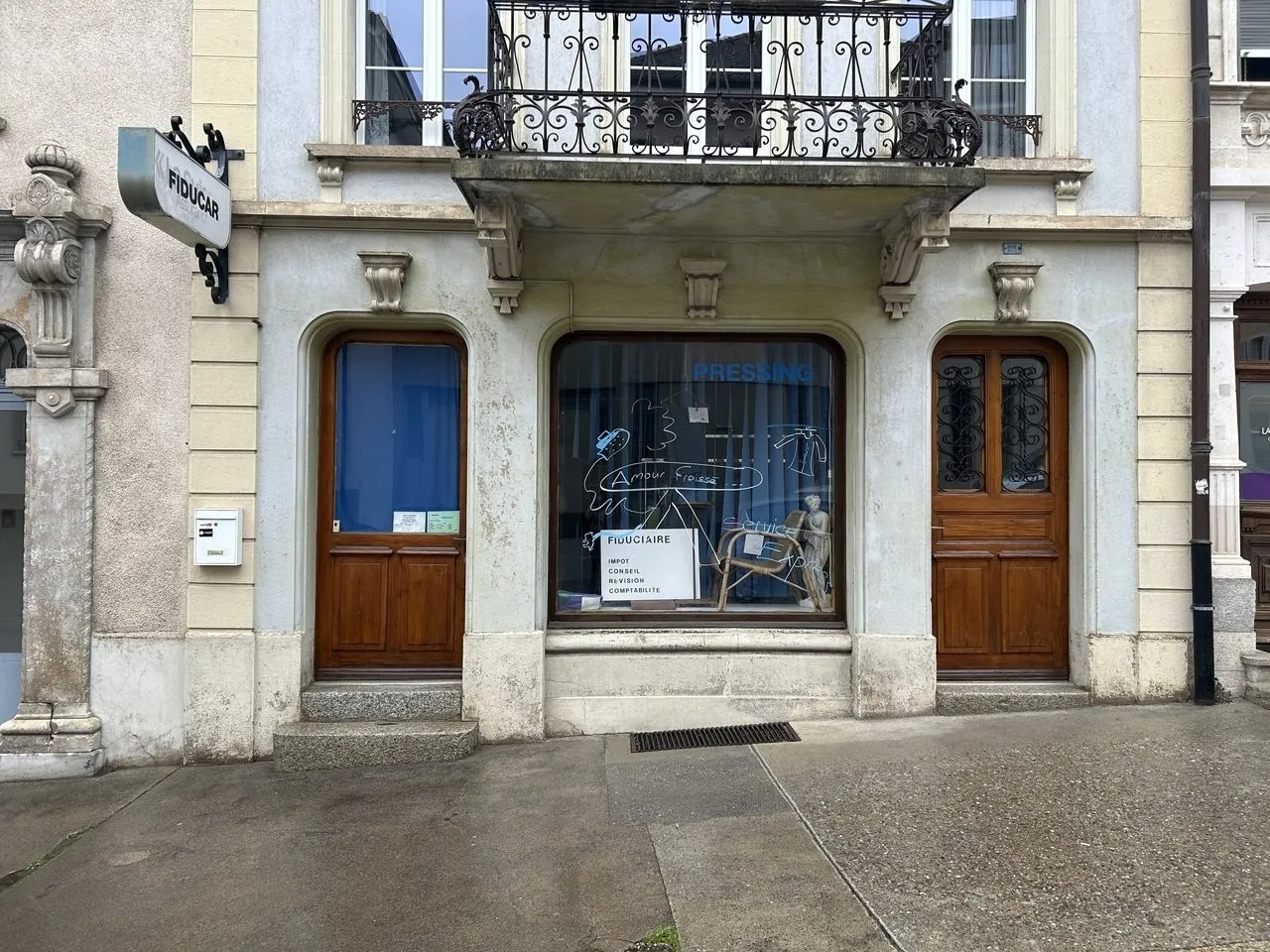 Petit local commercial avec vitrine au coeur de Romont