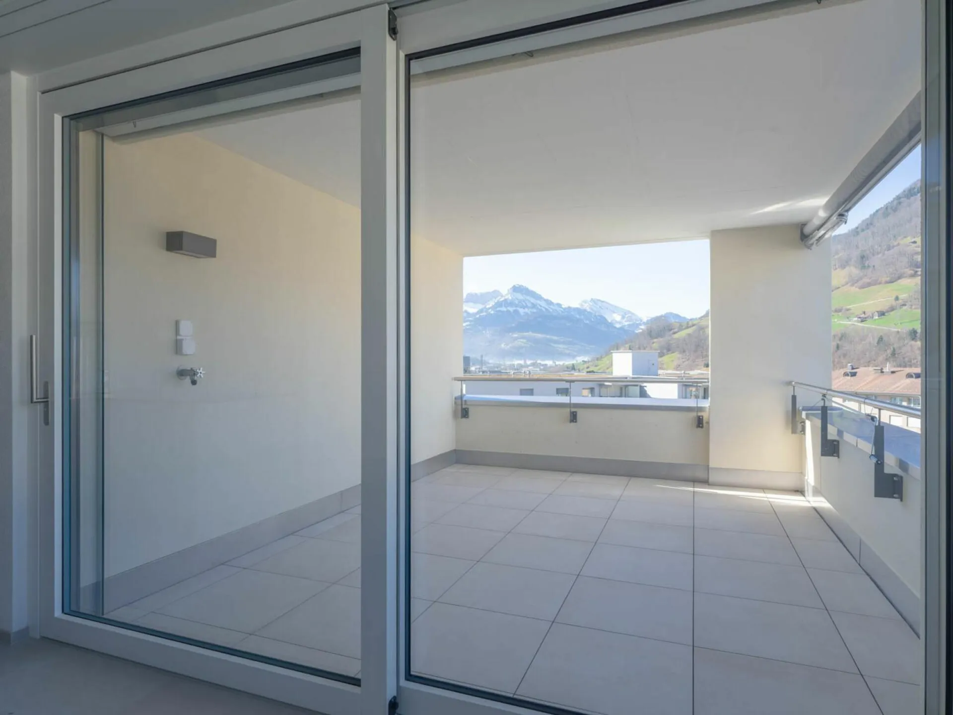 First rental: modern 2.5-room apartment