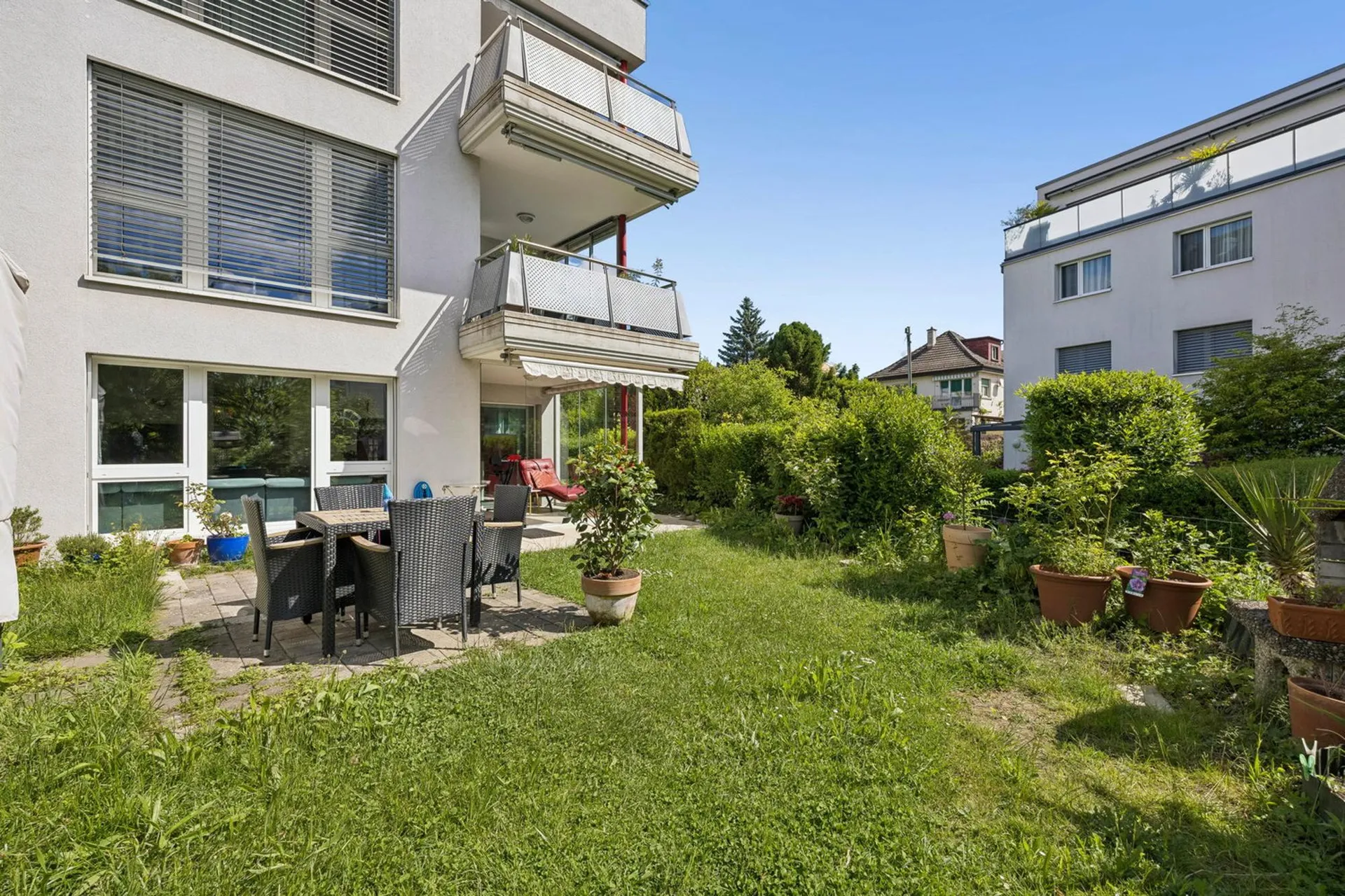 Appartement de jardin 3,5 pièces entretenu avec véranda